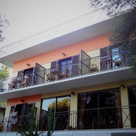 The Delfini Hotel Agia Marina  Экстерьер фото