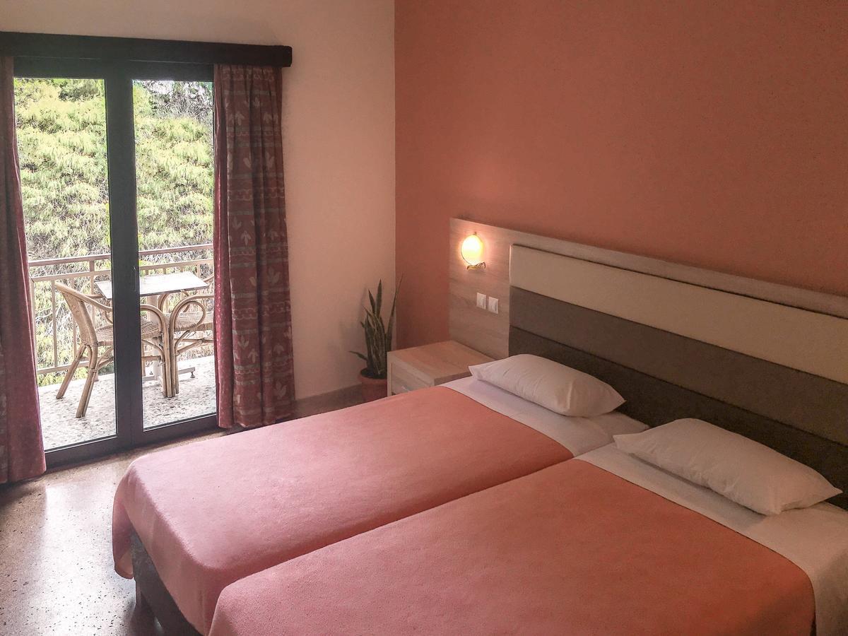 The Delfini Hotel Agia Marina  Экстерьер фото